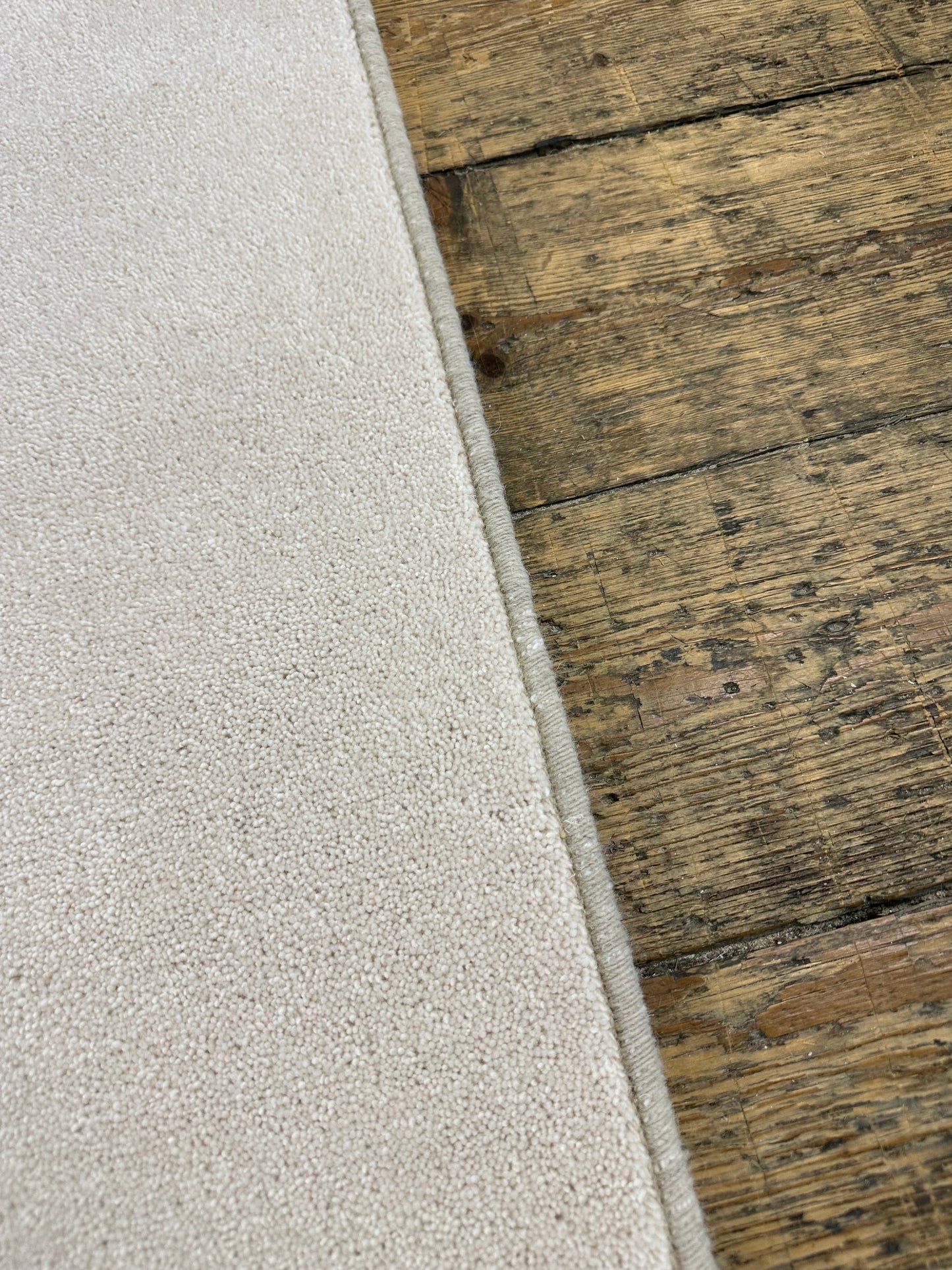 Jasmin white wool rug 242cm x 358cm