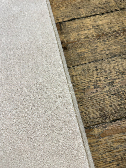 Jasmin white wool rug 242cm x 358cm
