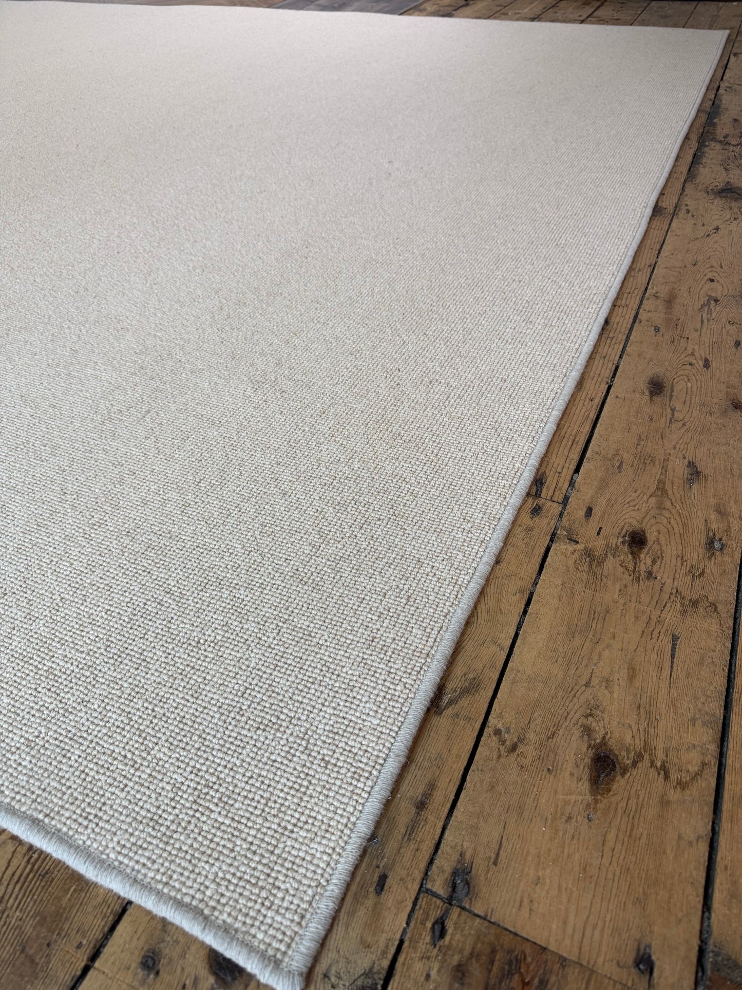 Wafer 100% wool rug 272cm x 385cm