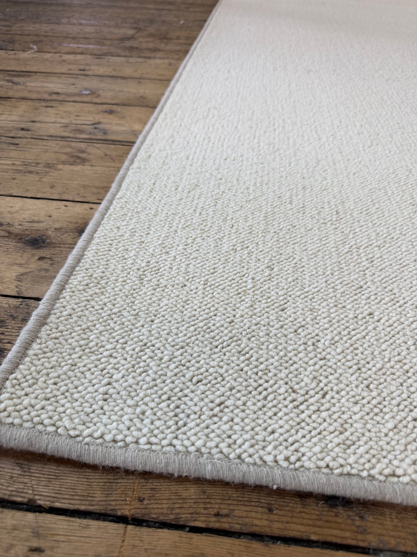Blanc ivorie 100% wool rug 284cm x 338cm
