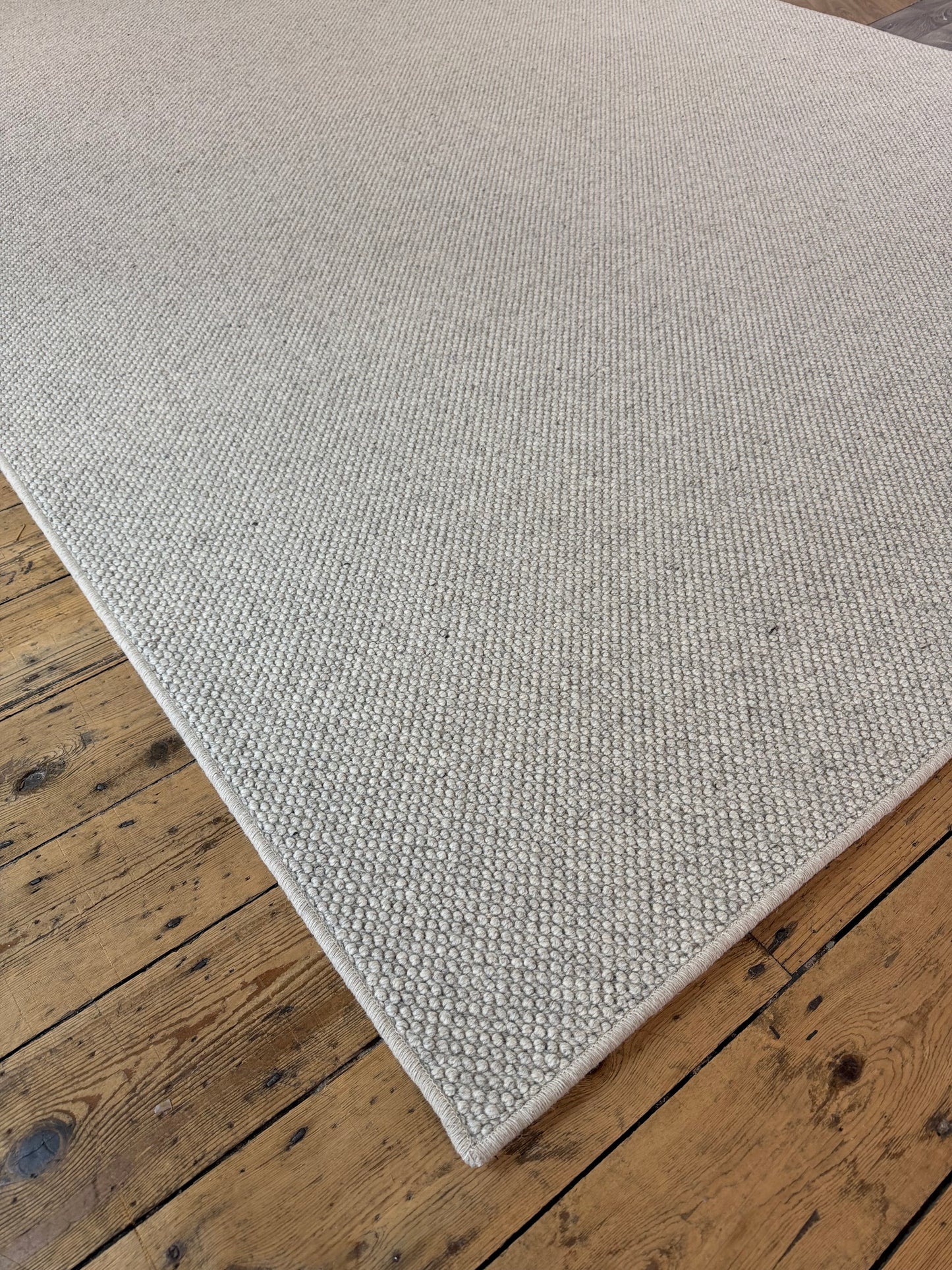 Lunar 100% wool rug 255cm x 368cm