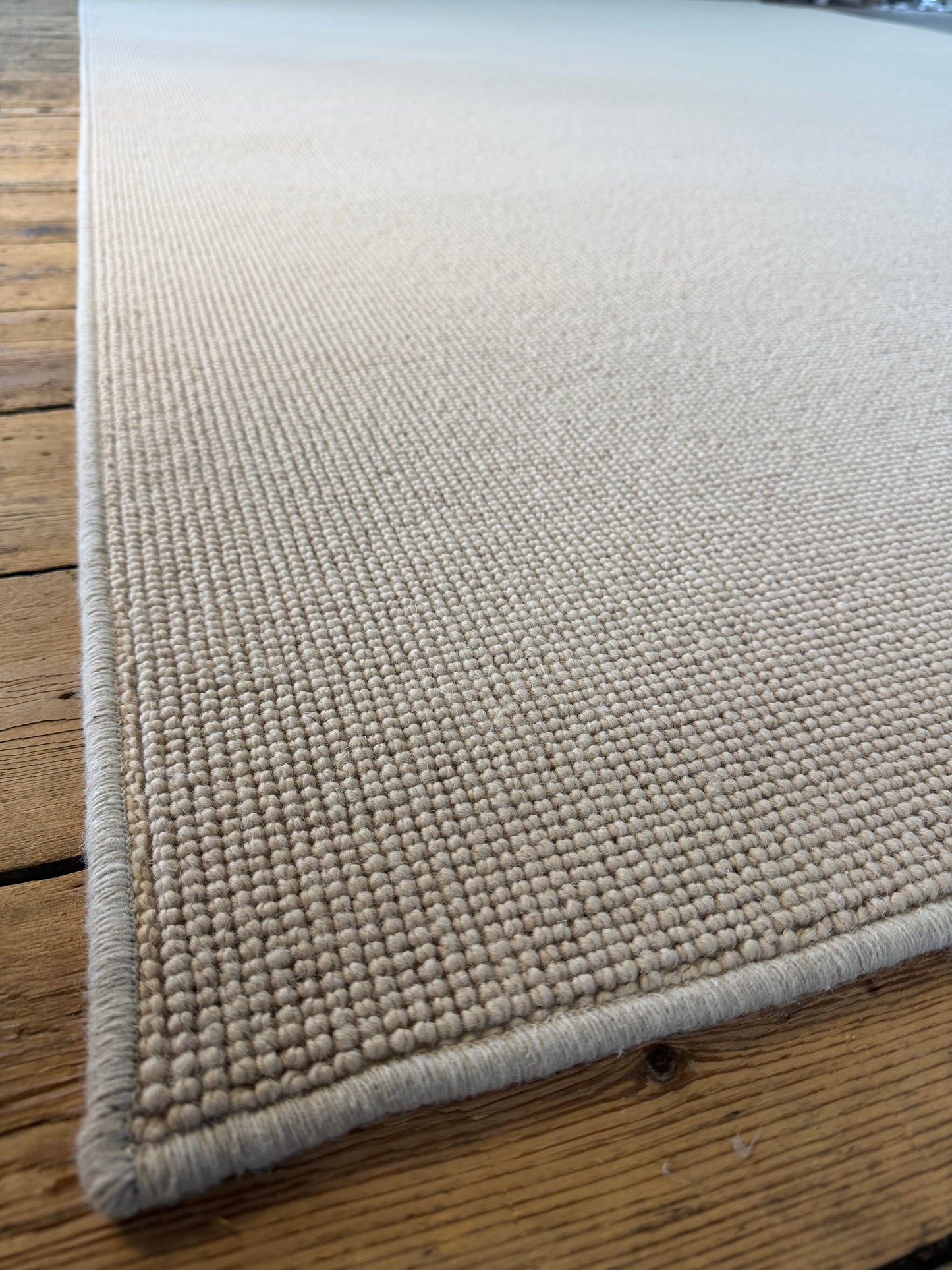 Montadale 100% wool rug 270cm x 400cm