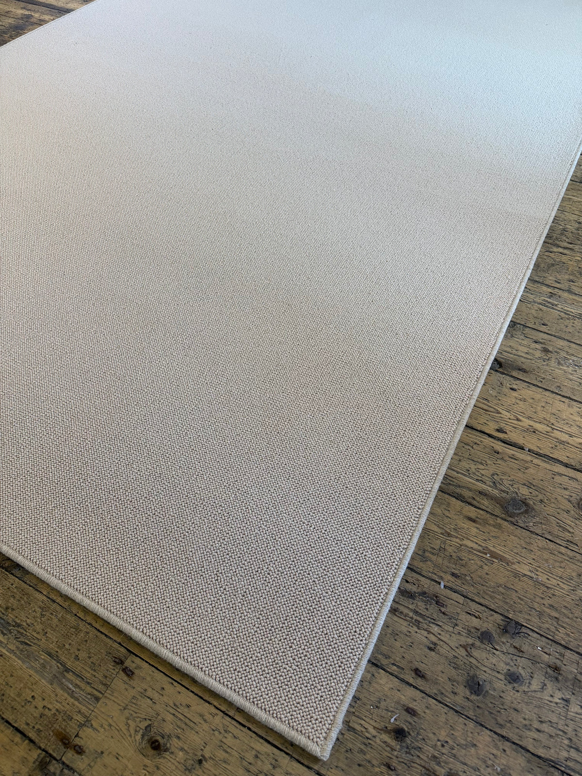 Ashdown 100% wool rug 224cm x 323cm
