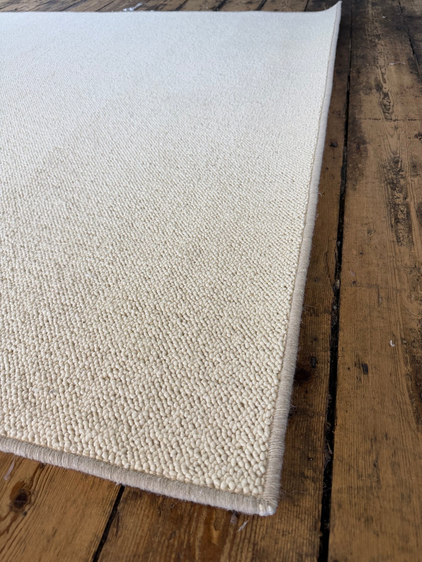 Blanc ivoire 100% wool rug 160cm x 230cm