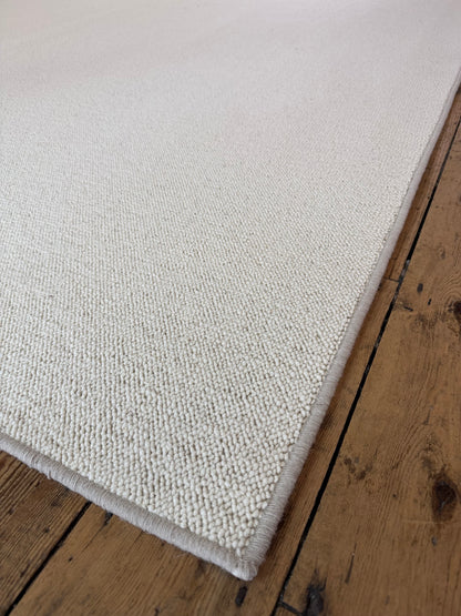 Blanc ivoire 100% wool rug 250cm x 337cm