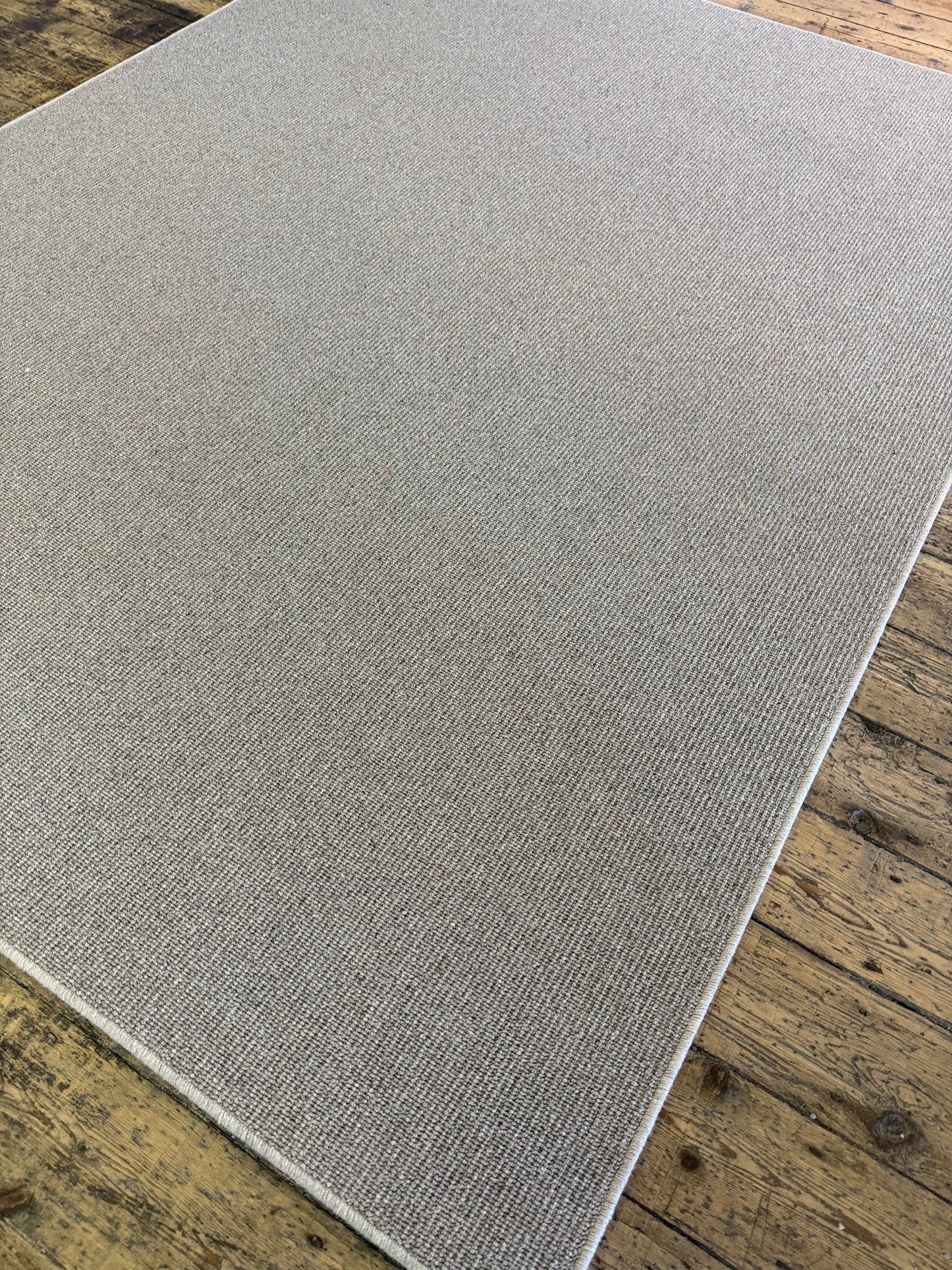 Flaxen 100% wool rug 200cm x 267cm