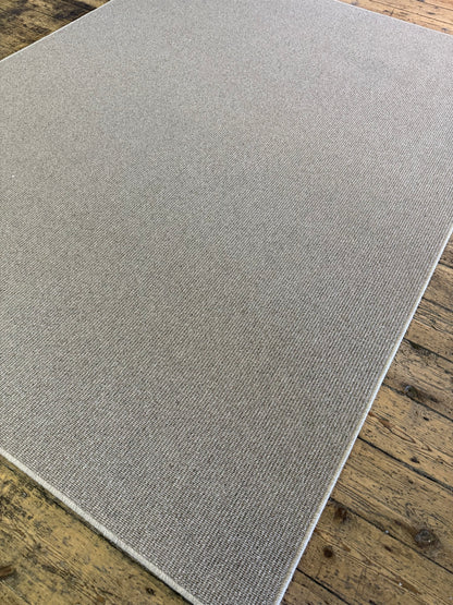 Flaxen 100% wool rug 200cm x 267cm
