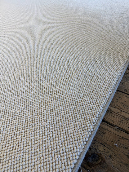 White swan 100% polypropylene rug 230cm x 308cm