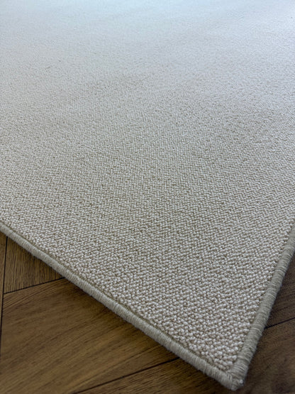 White flake 100% wool rug 200cm x 277cm