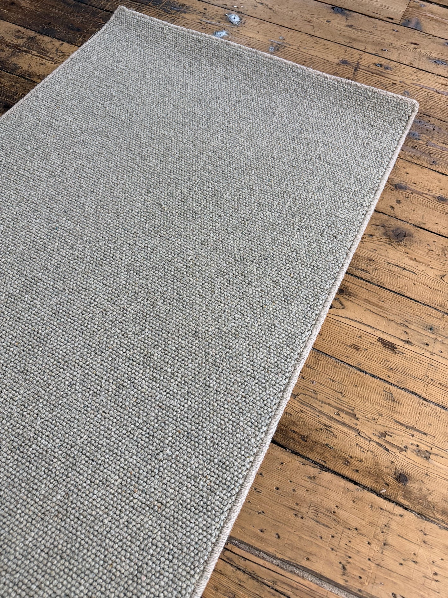Mint leaf 100% wool hallway runner 80cm x 325cm