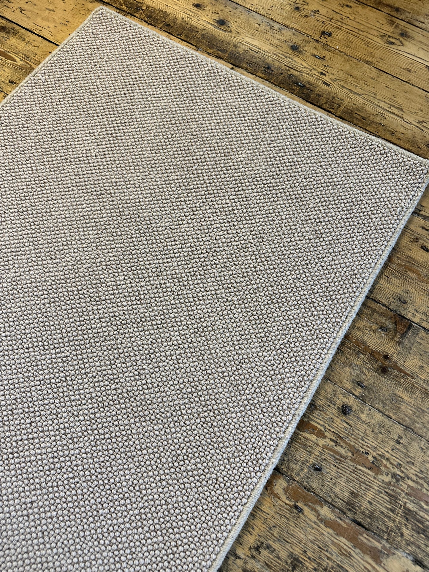 Cinereous 100% wool runner 83cm x 286cm