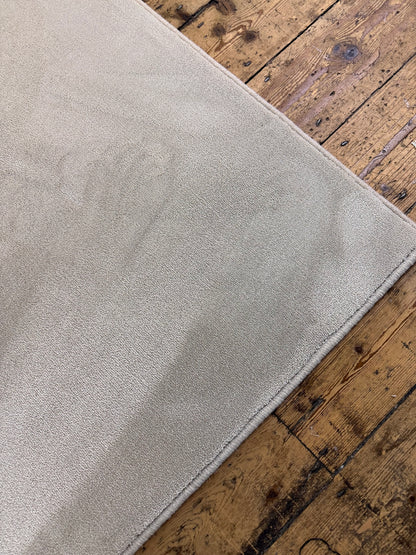 Oyster 100% polypropylene rug 275cm x 287cm