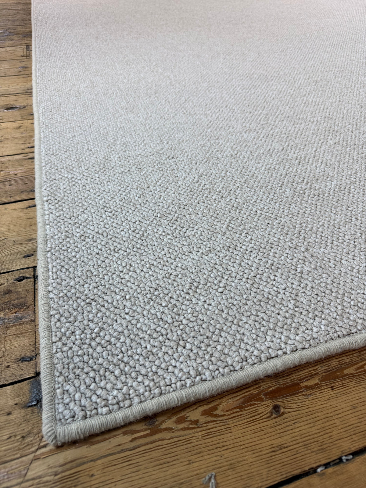 Oyster 100% polypropylene rug 199cm x 300cm