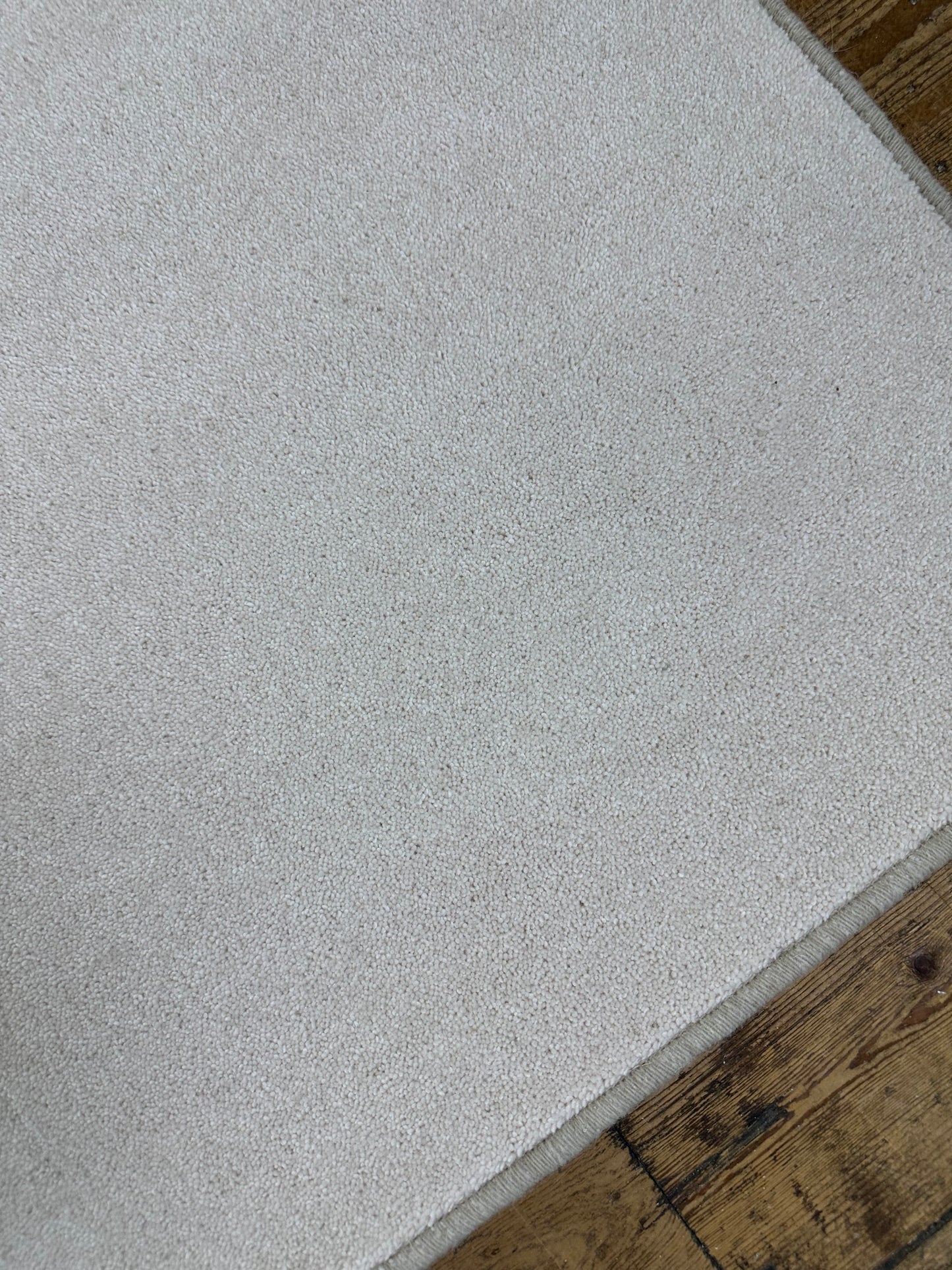 Jasmin white wool rug 242cm x 358cm