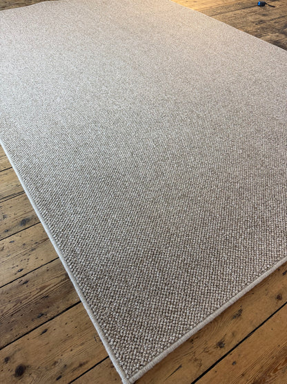 Heirloom 100% polypropylene rug 200cm x 293cm