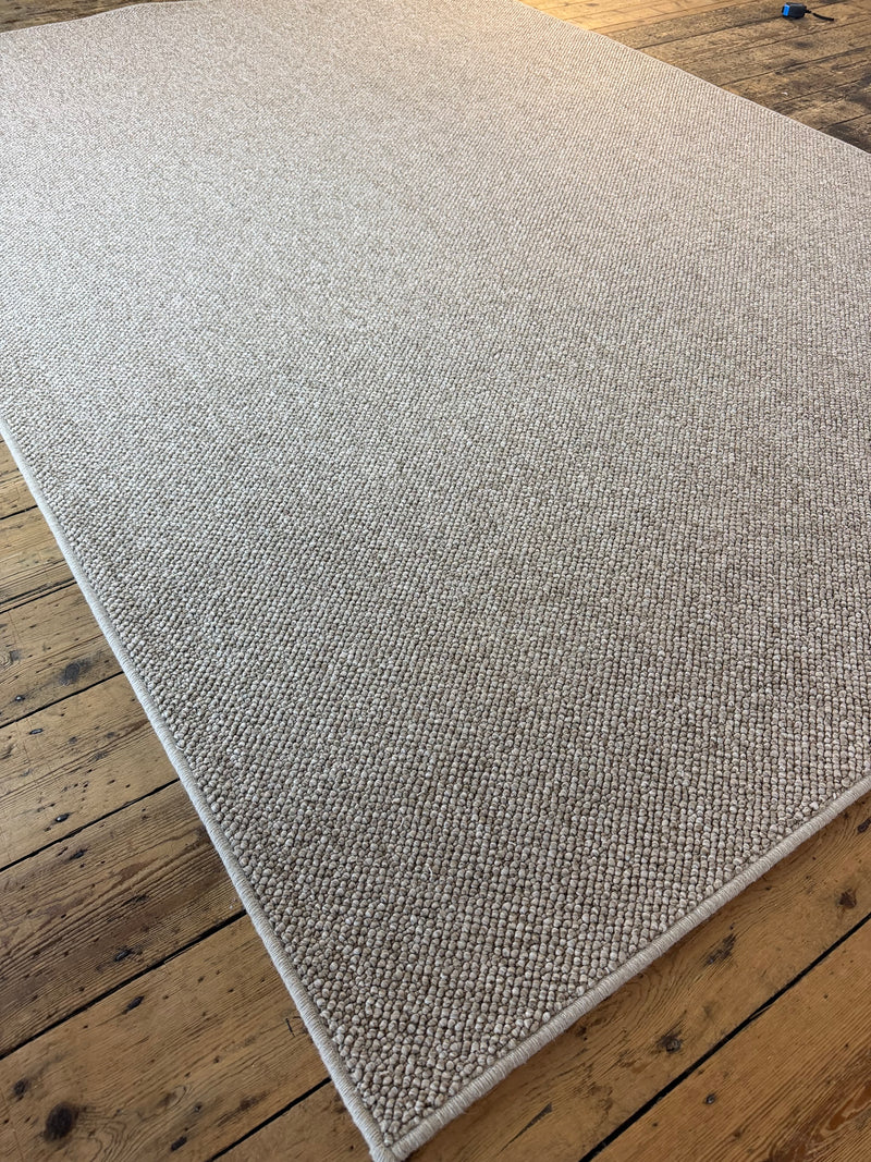 Heirloom 100% polypropylene rug 200cm x 293cm