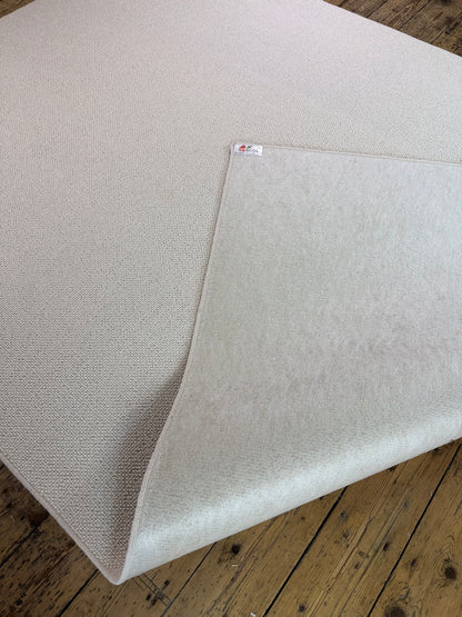 Pearled ivory 100% polypropylene rug 225cm x 357cm