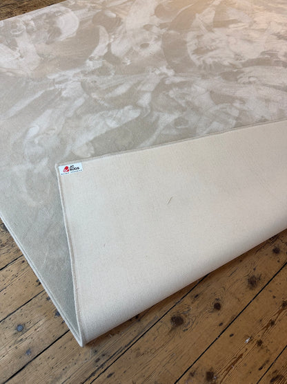 Oyster 100% polypropylene rug 275cm x 287cm