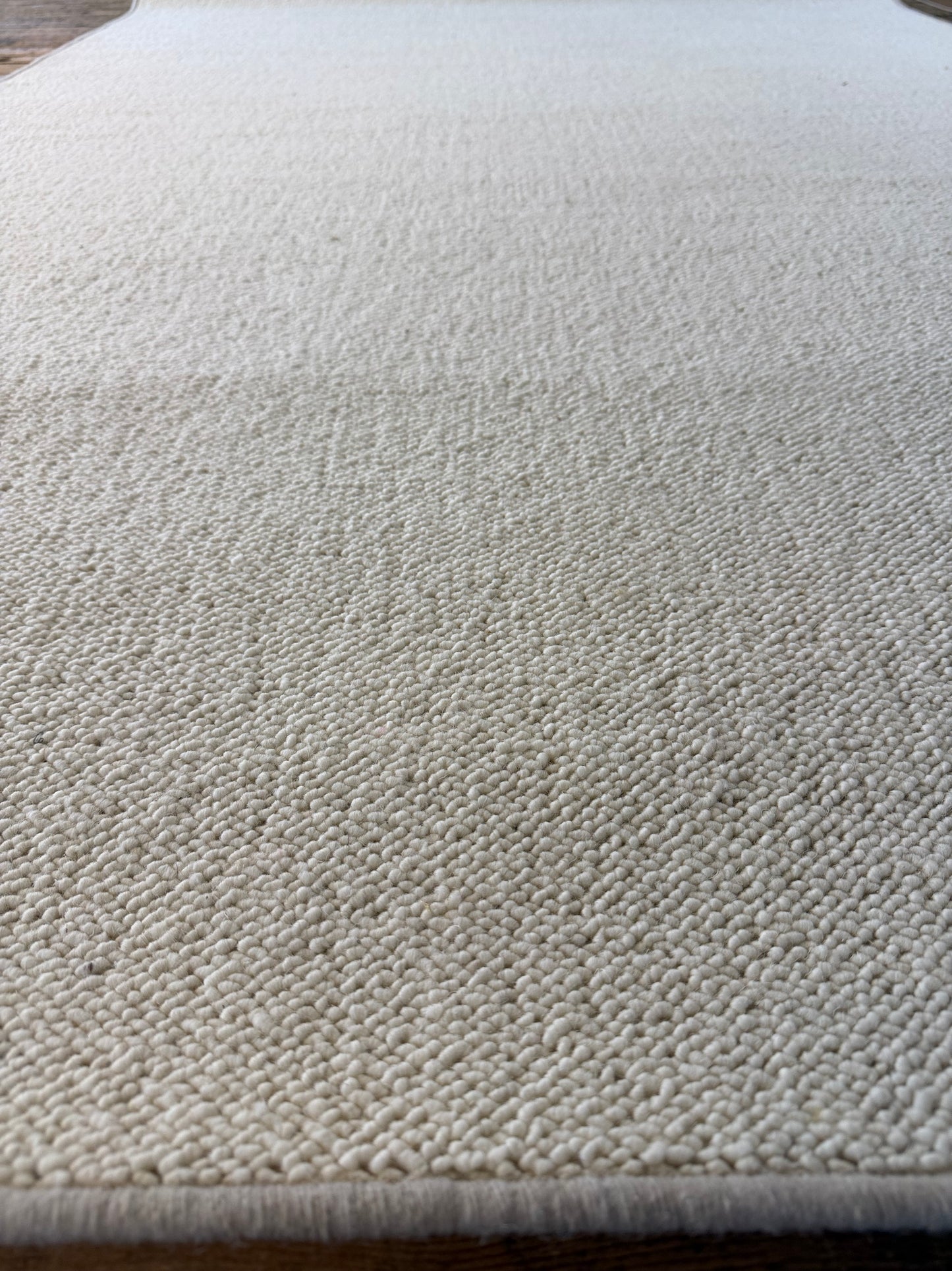 Blanc ivoire 100% wool rug 160cm x 230cm