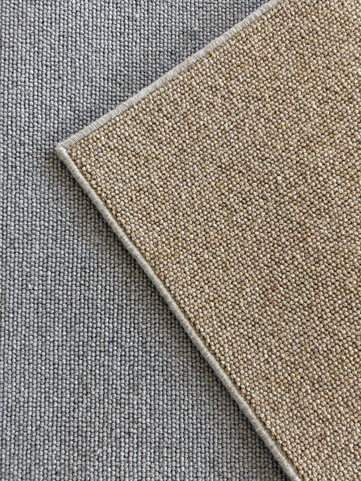 Wheaten 100% wool rug 200cm x 290cm