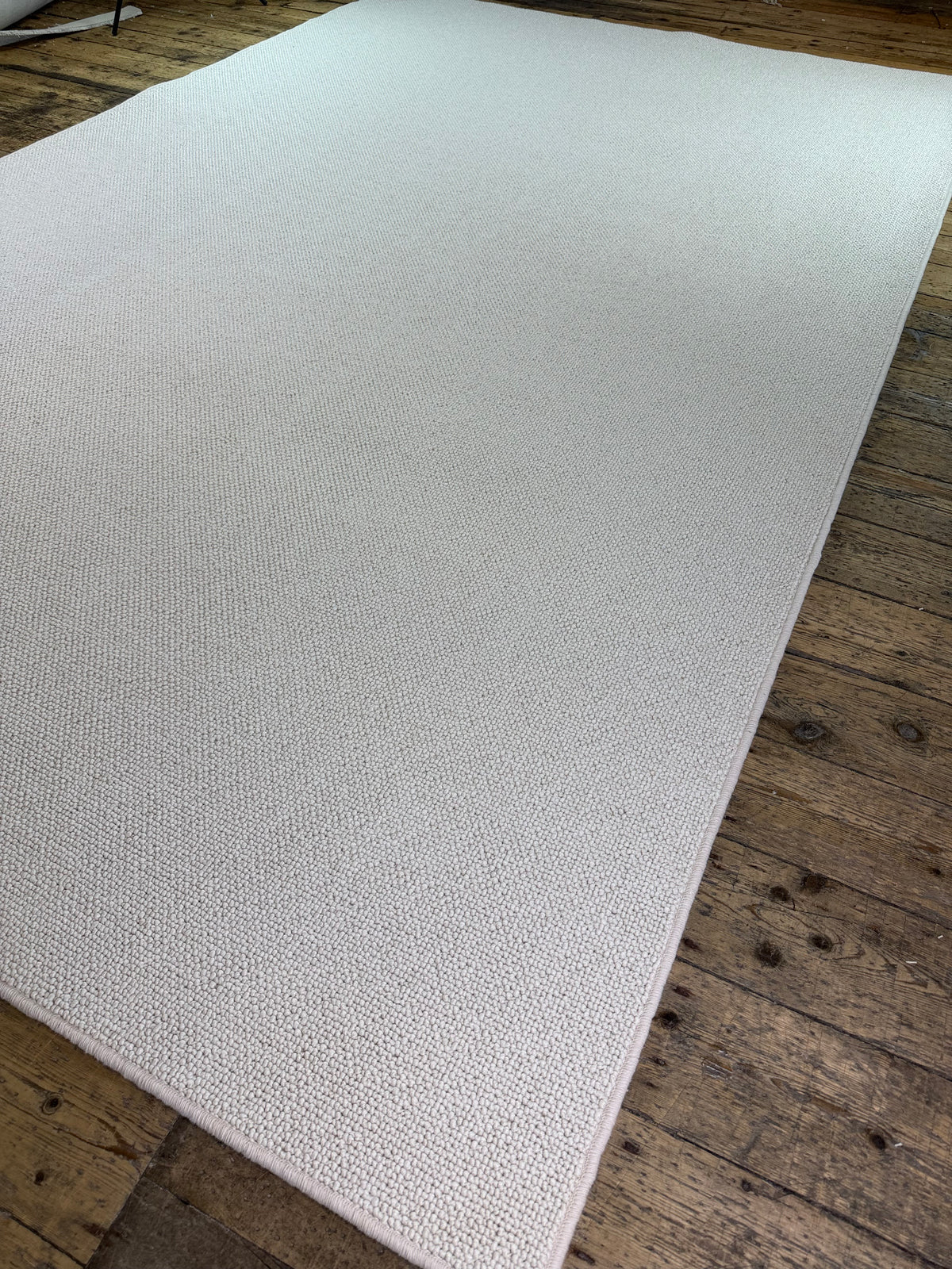 Pearled ivory 100% polypropylene rug 225cm x 357cm