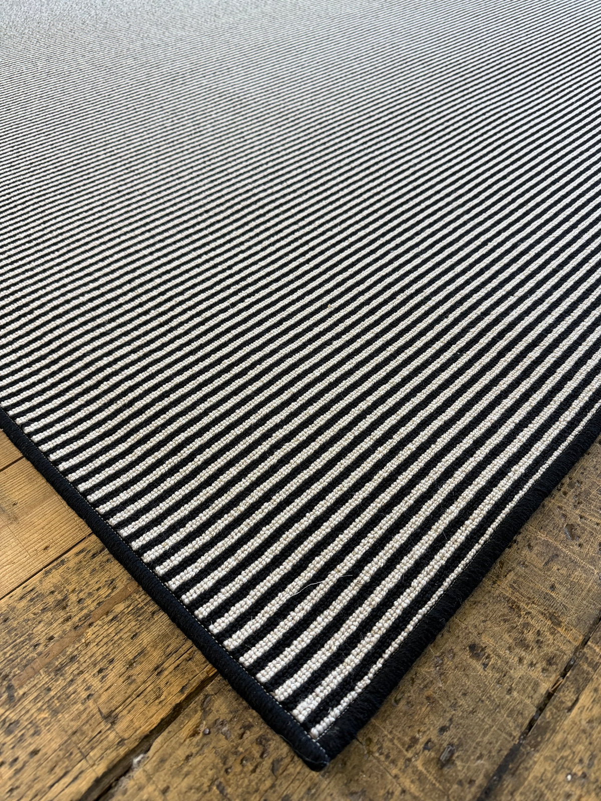 Oreo 100% wool rug 196cm x 272cm