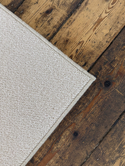 White flake 100% wool rug 170cm x 264cm