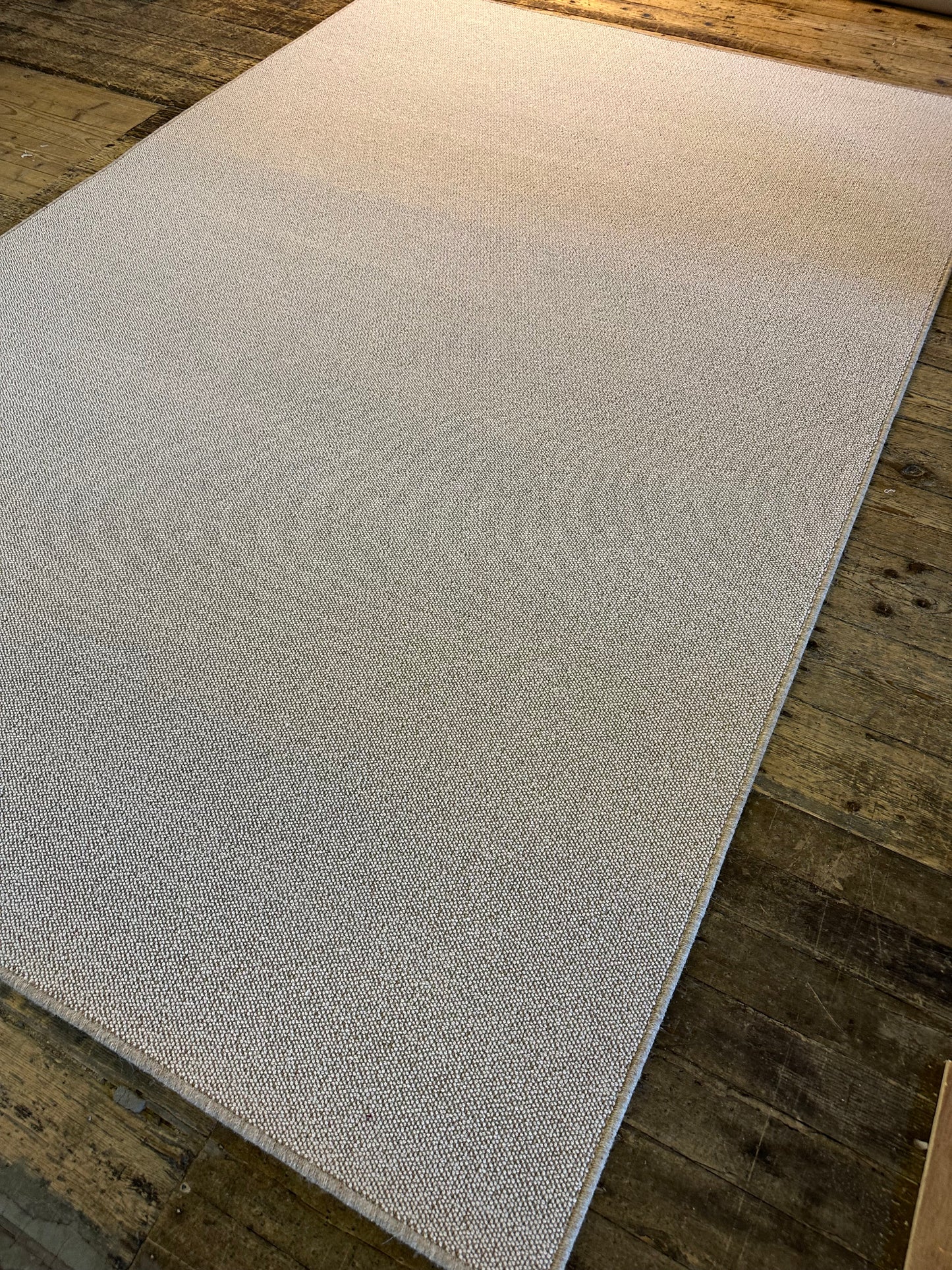 Rustic 100% wool rug 185cm x 276cm