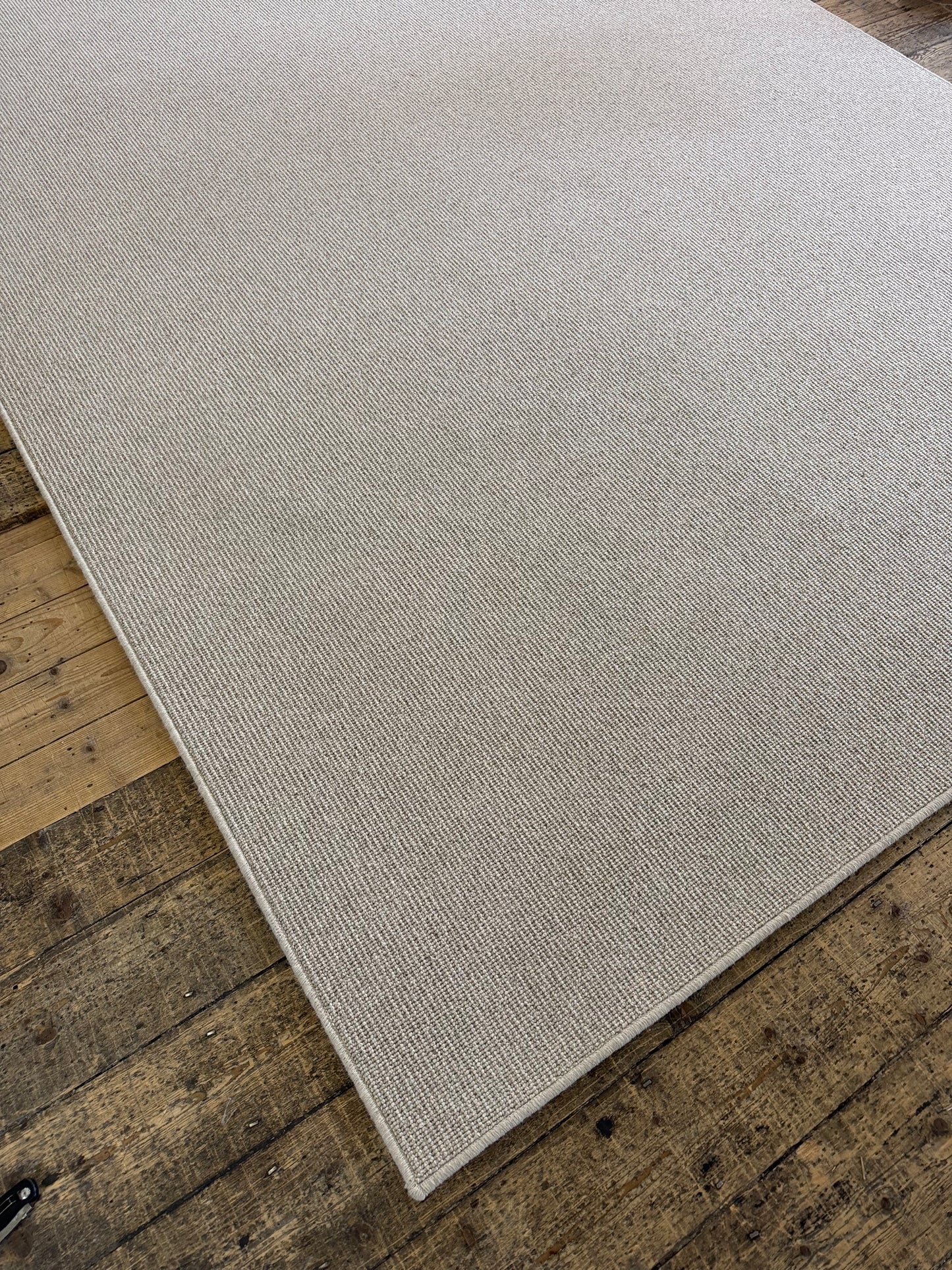 Hessian 100% wool rug 236cm x 328cm