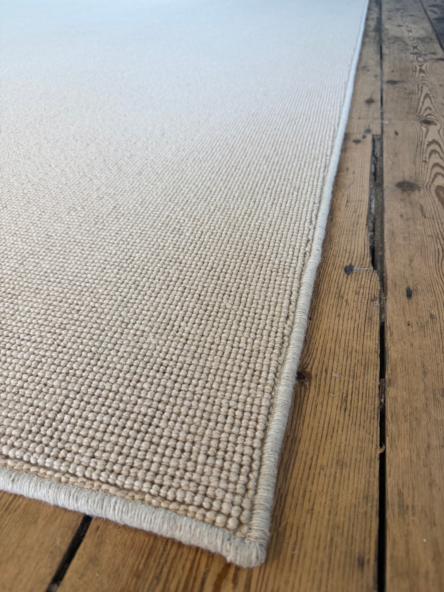 Montadale 100% wool rug 270cm x 400cm