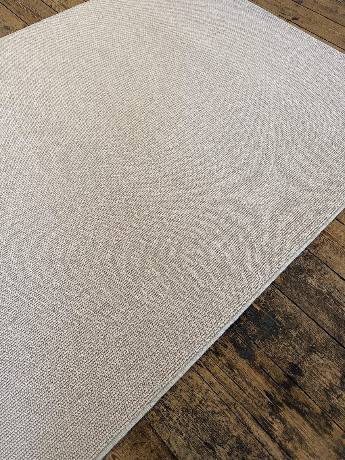 Royal 100% wool rug 160cm x 227cm