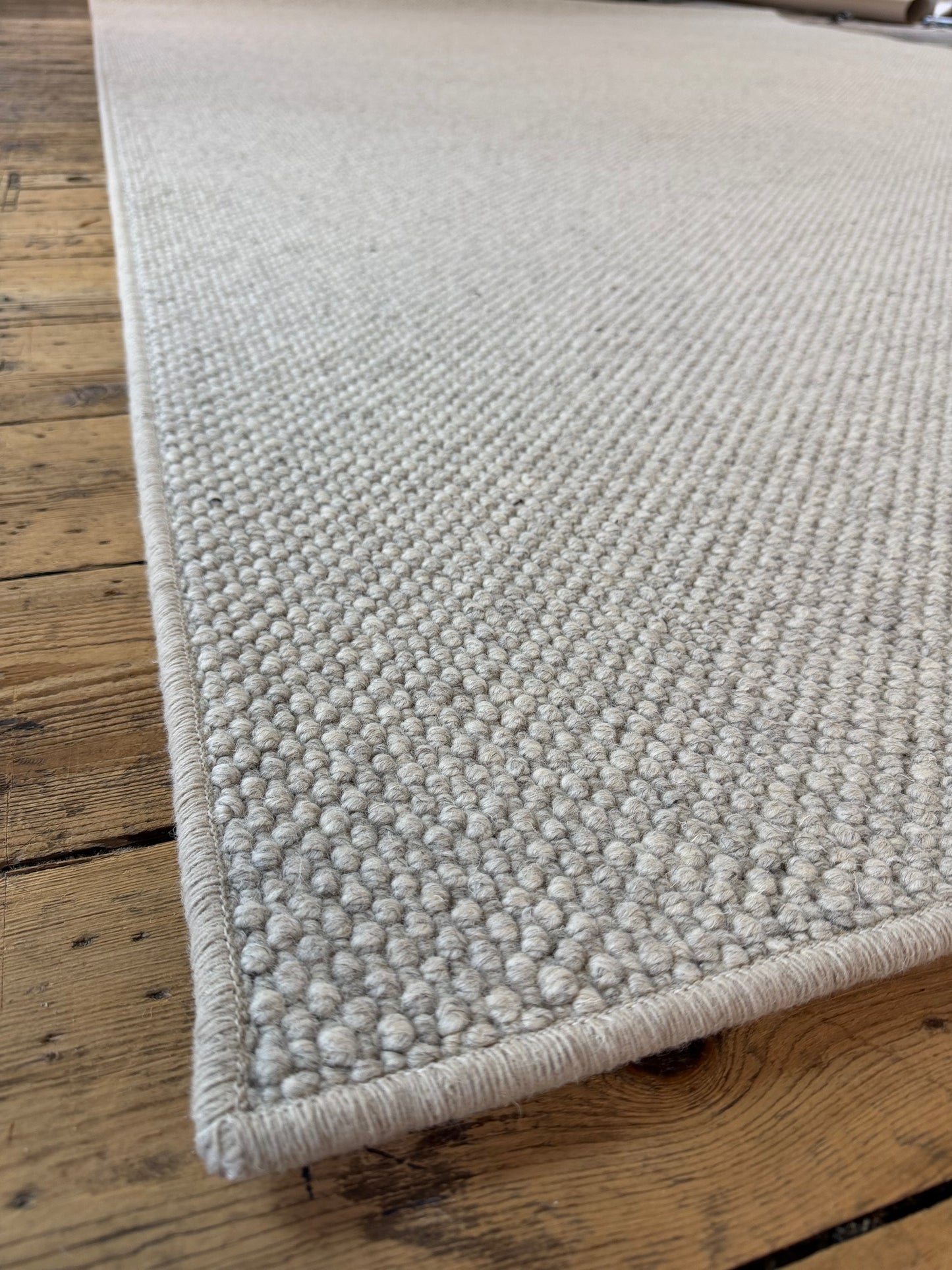 Lunar 100% wool rug 255cm x 368cm