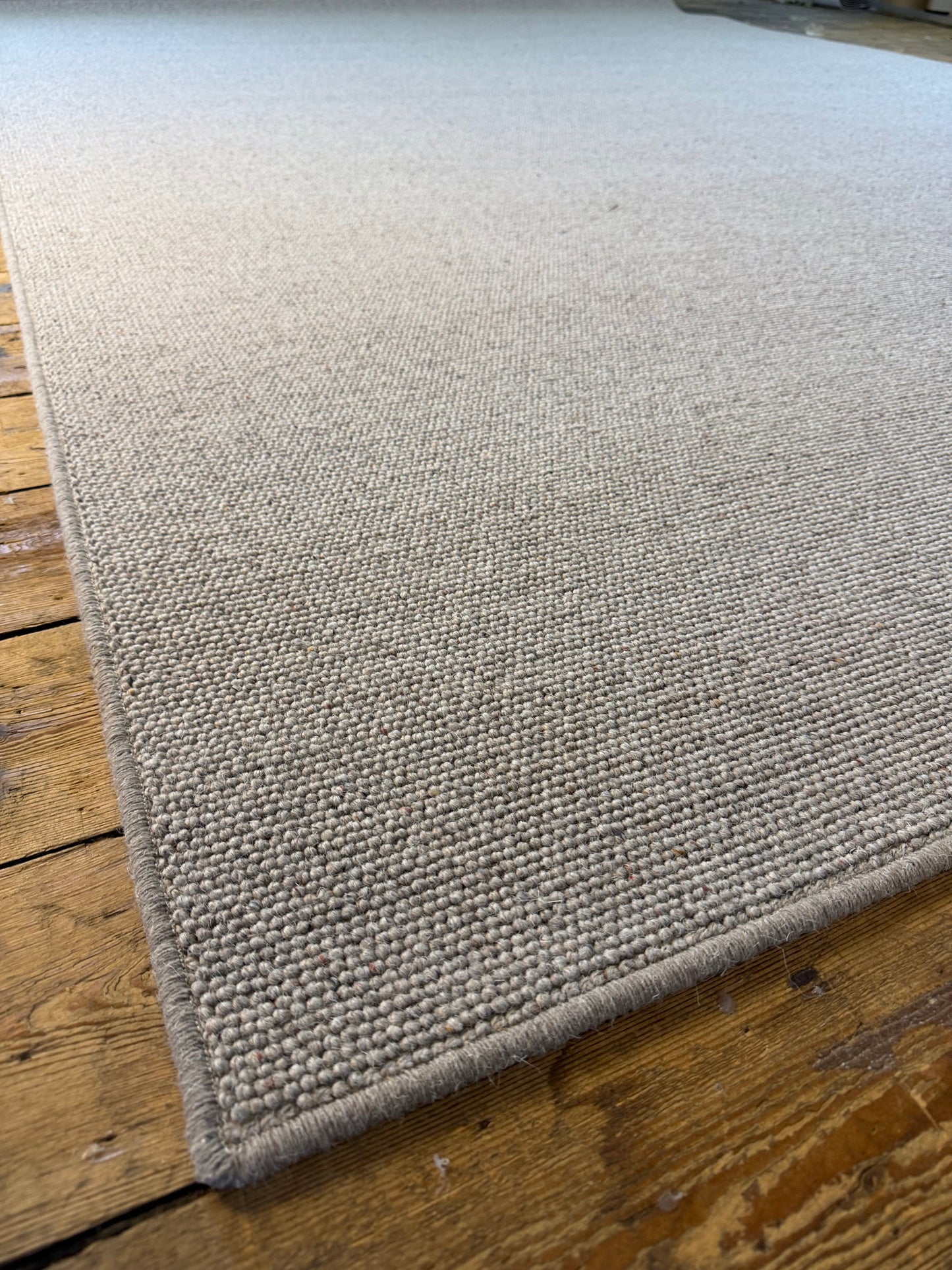 Dapper 100% wool rug 260cm x 360cm