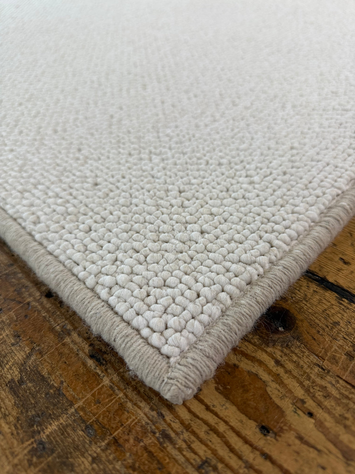 Snow 100% polypropylene rug 210cm x 254cm