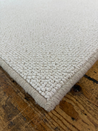 Snow 100% polypropylene rug 210cm x 254cm