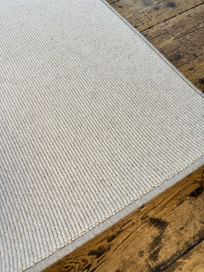 Tawny 100% wool rug 224cm x 326cm