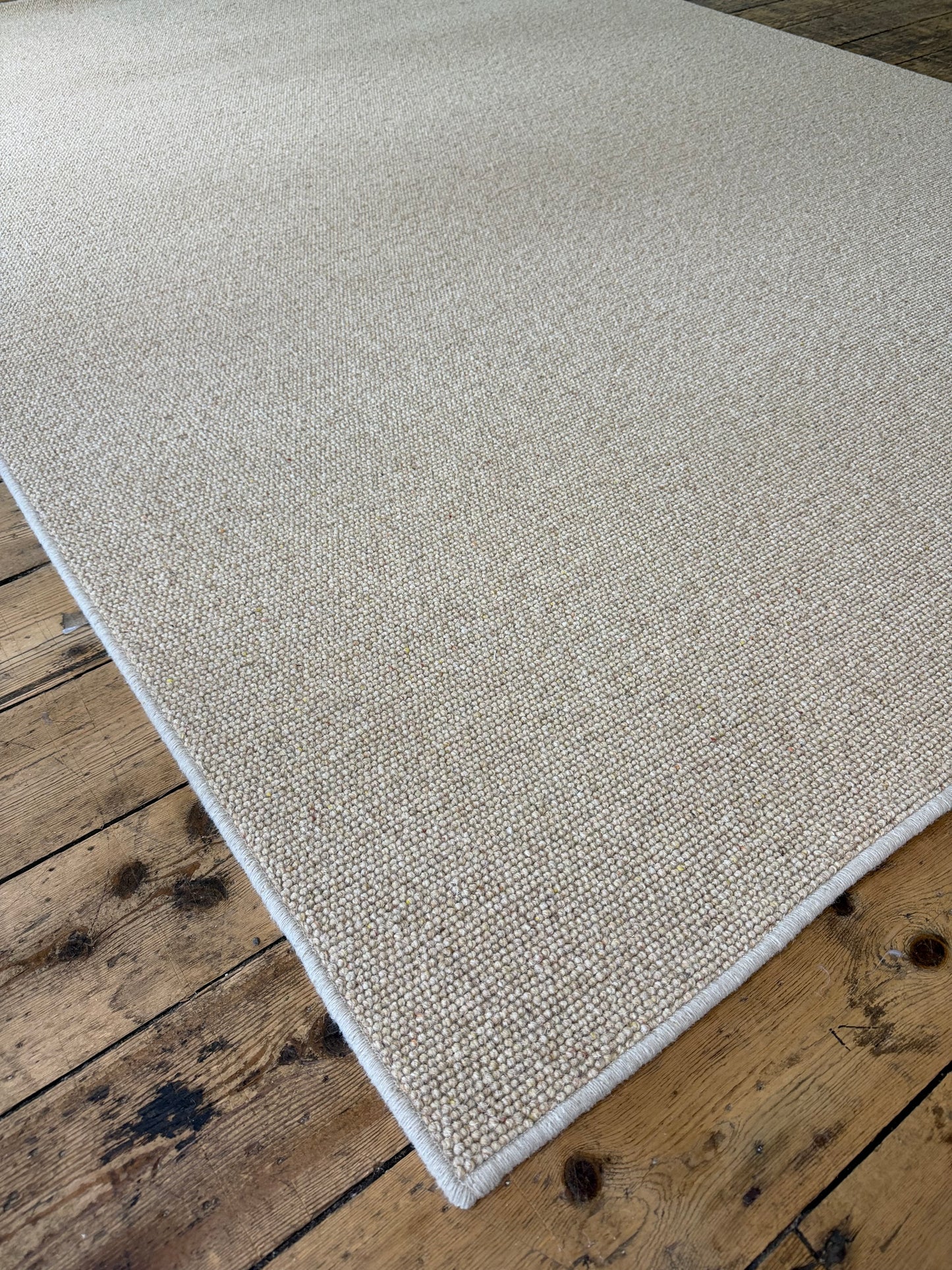Wheaten 100% wool rug 200cm x 290cm