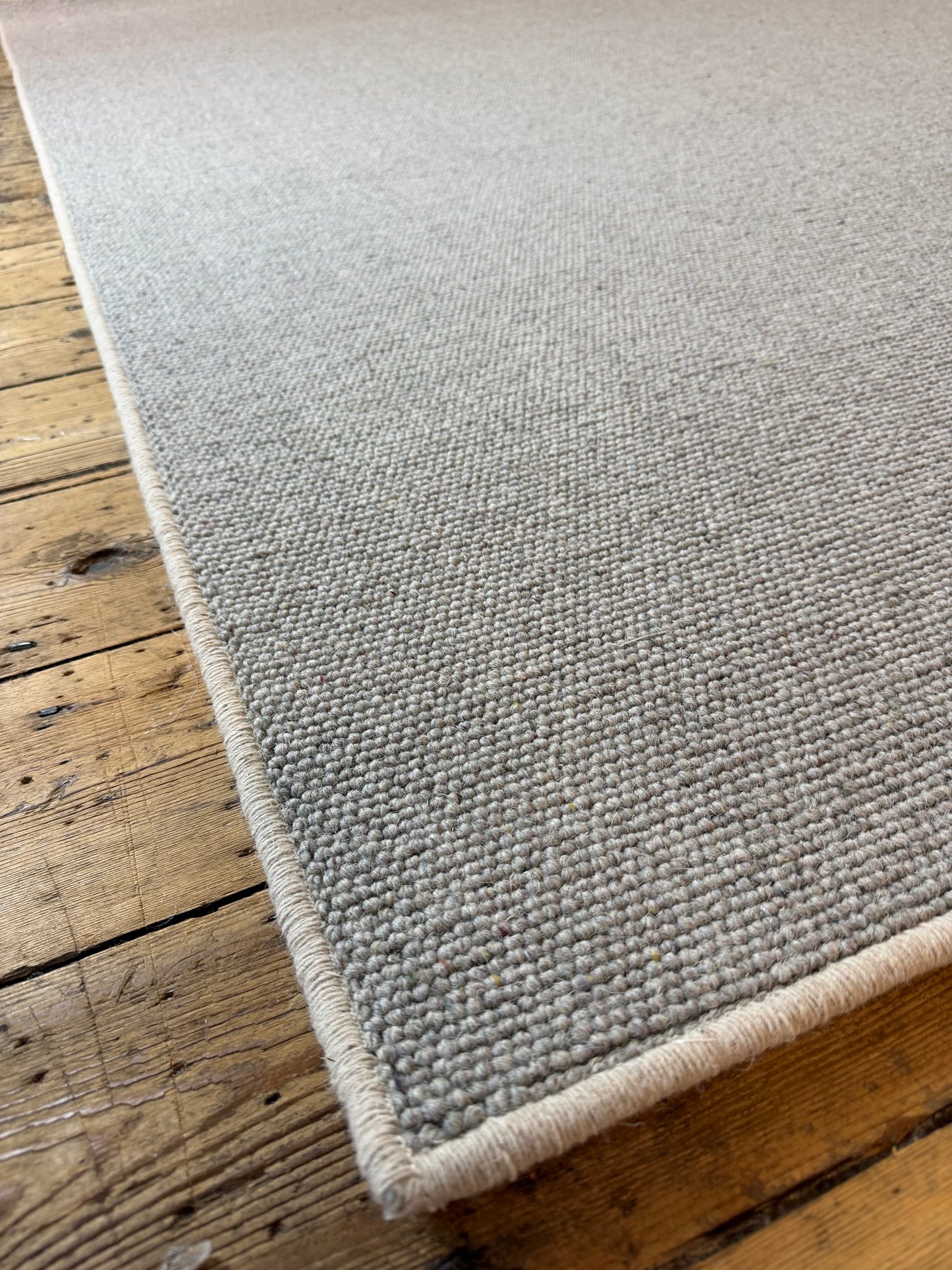 Pewter 100% wool rug 239cm x 273cm