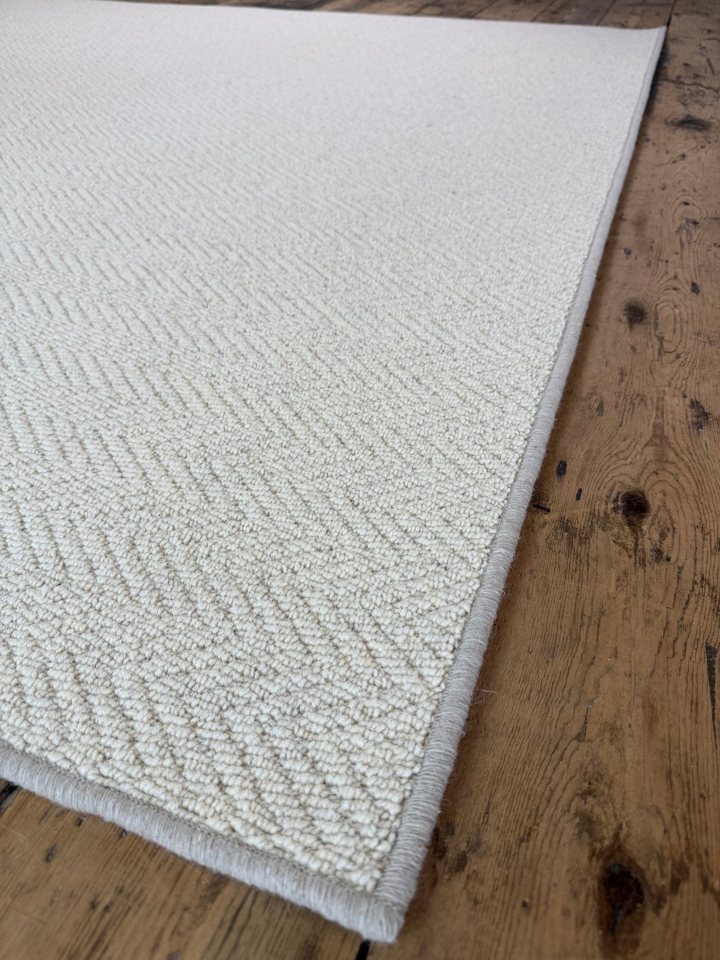 Cream herringbone 100% wool rug 200cm x 300cm