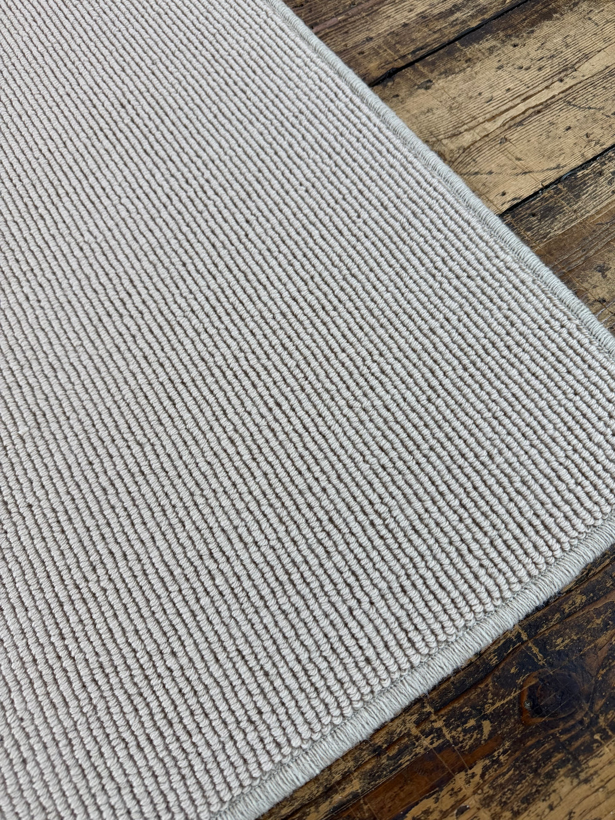 Champagne 100% wool rug 174cm x 255cm