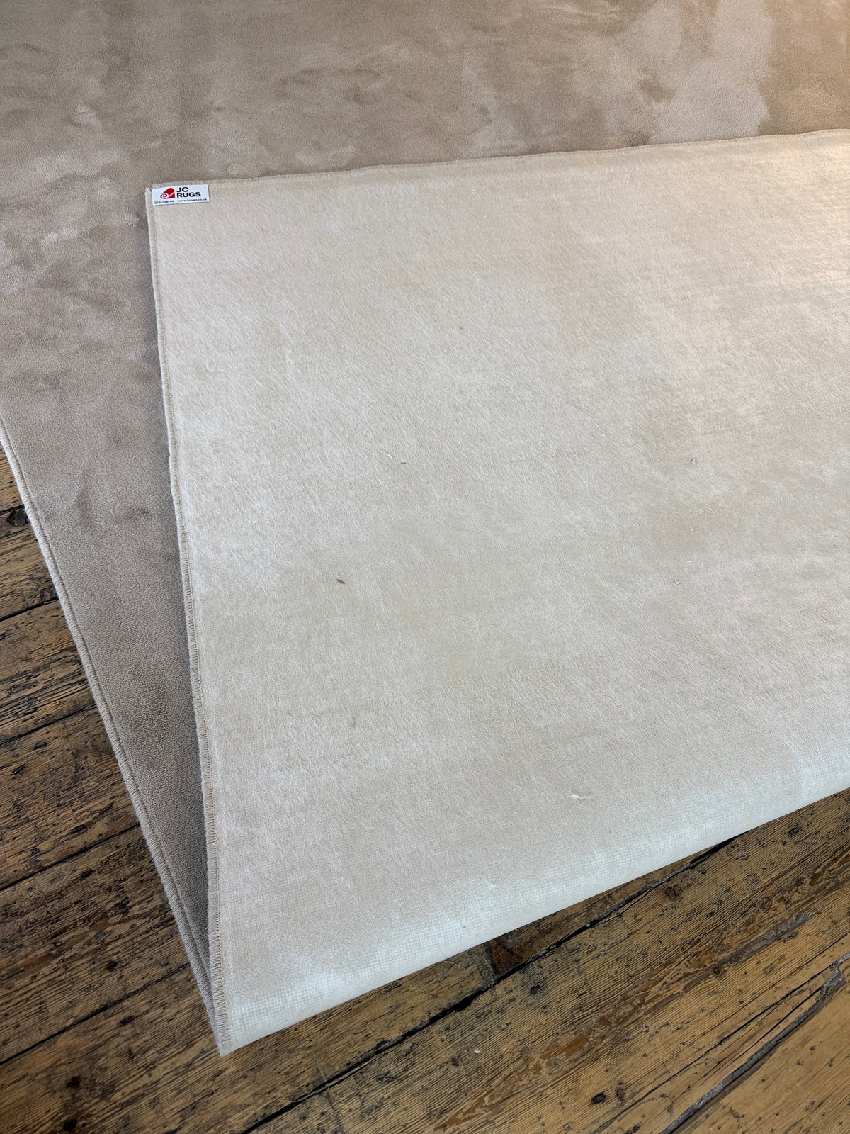 Mushroom silk 100% polypropylene rug 260cm x 360cm