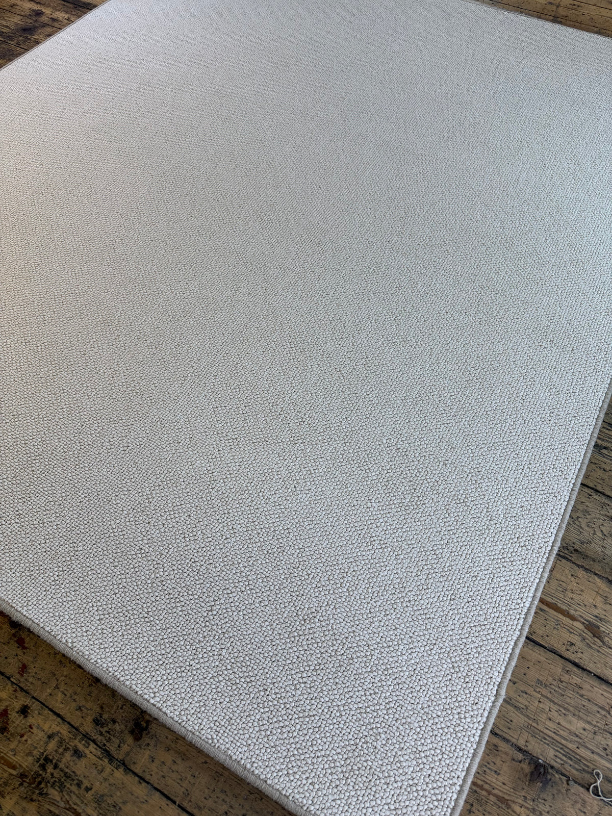 Snow 100% polypropylene rug 210cm x 254cm