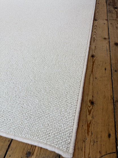 Pearled ivory 100% polypropylene rug 225cm x 357cm
