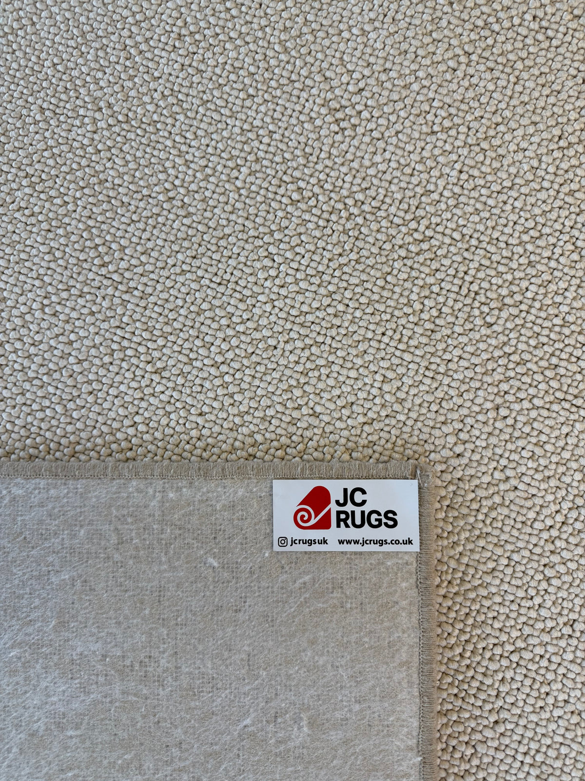 Snow 100% polypropylene rug 210cm x 254cm