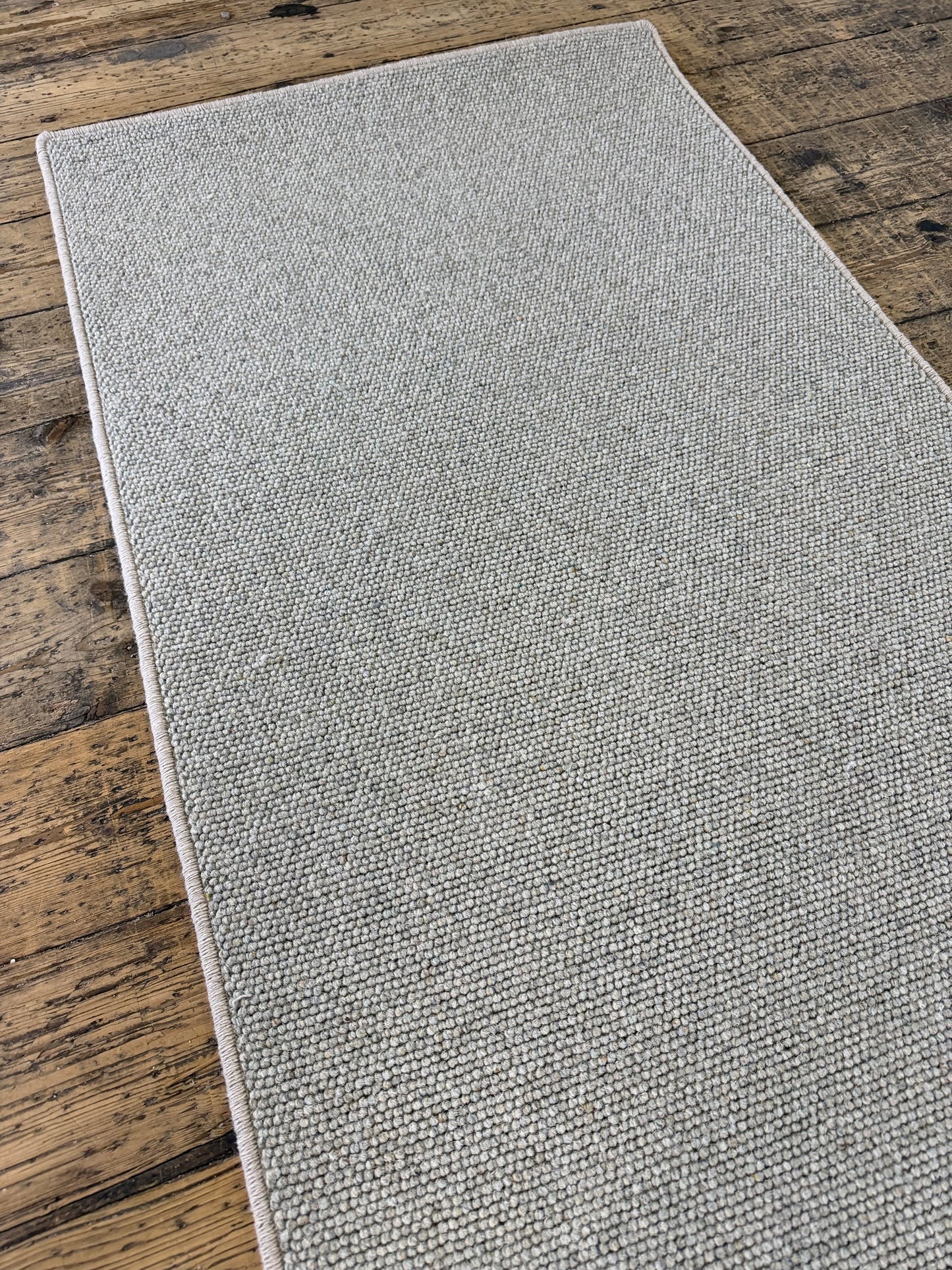 Mint leaf 100% wool hallway runner 80cm x 325cm