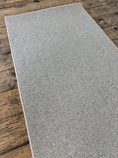 Mint leaf 100% wool hallway runner 80cm x 325cm