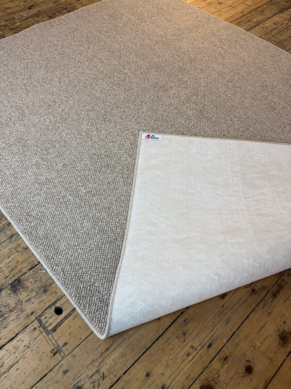 Heirloom 100% polypropylene rug 200cm x 293cm