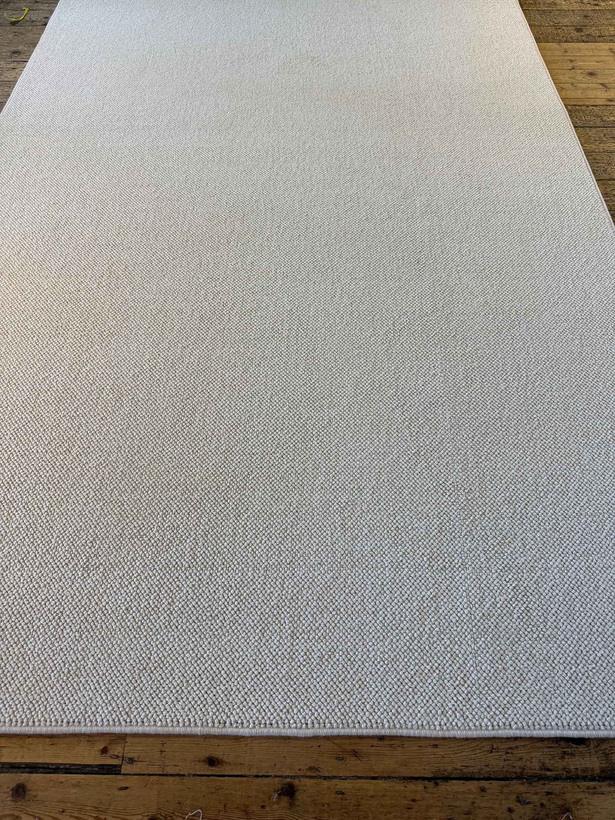 Pearl ivory 100% polypropylene rug 226cm x 324cm