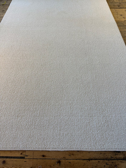 Pearl ivory 100% polypropylene rug 226cm x 324cm