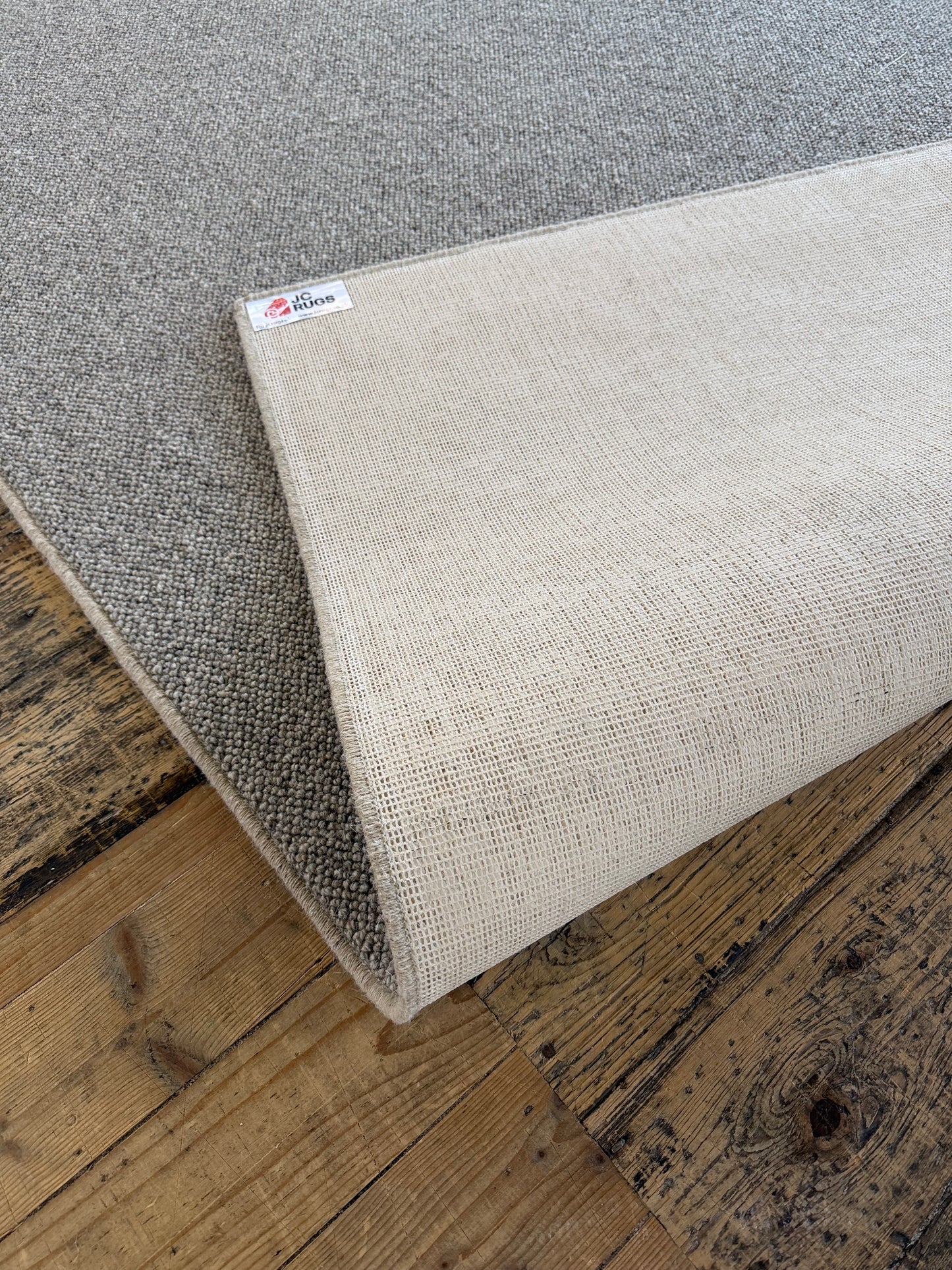 Chert 100% wool rug 177cm x 298cm